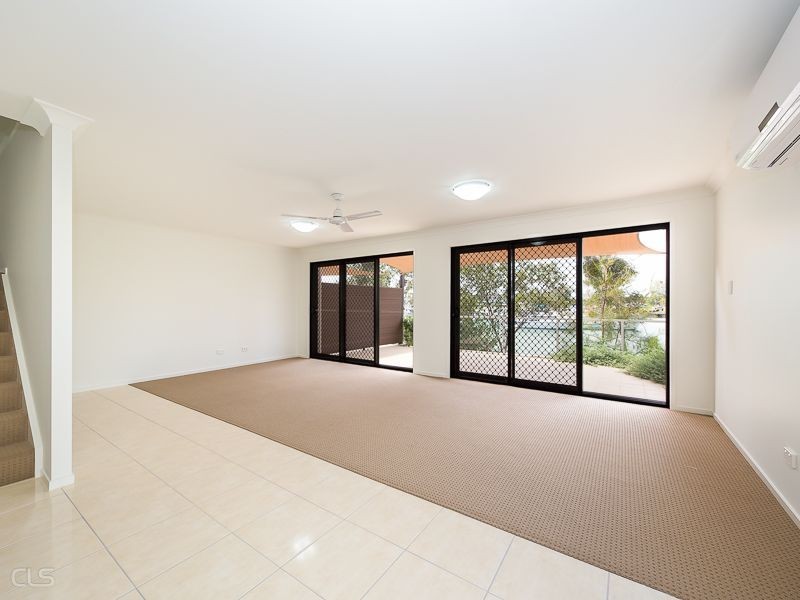 2/4 Kal Ma Kuta Dr, Sandstone Point QLD 4511