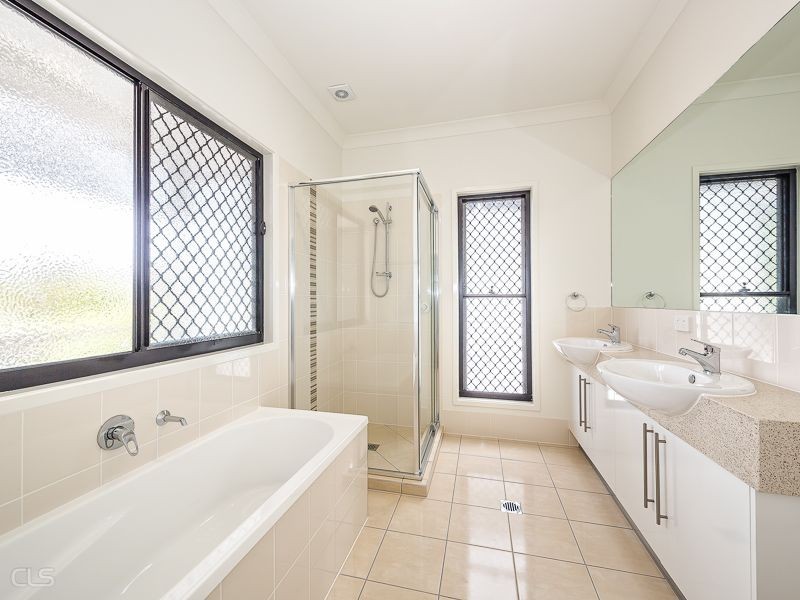 2/4 Kal Ma Kuta Dr, Sandstone Point QLD 4511