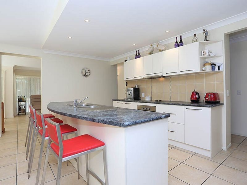 34 Gordon Crescent, Sandstone Point QLD 4511