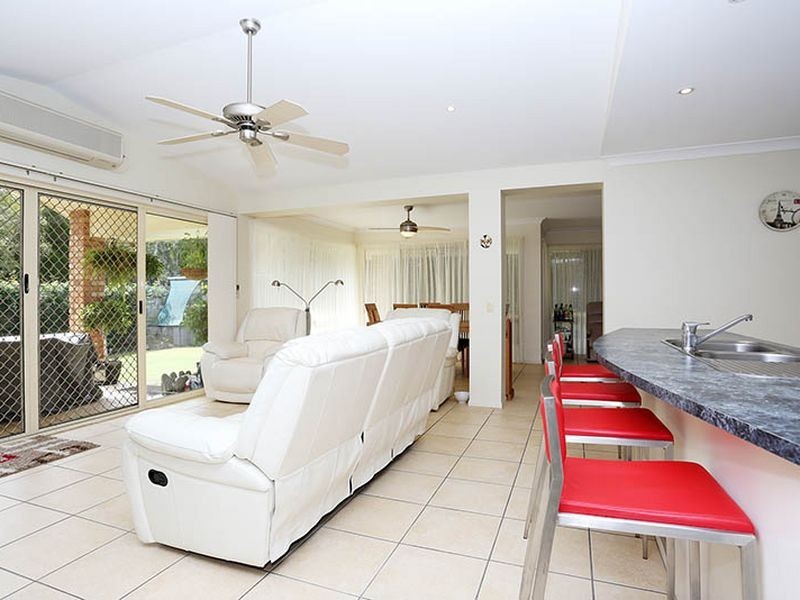 34 Gordon Crescent, Sandstone Point QLD 4511