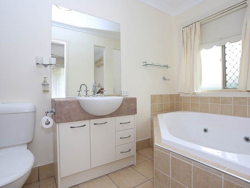 34 Gordon Crescent, Sandstone Point QLD 4511