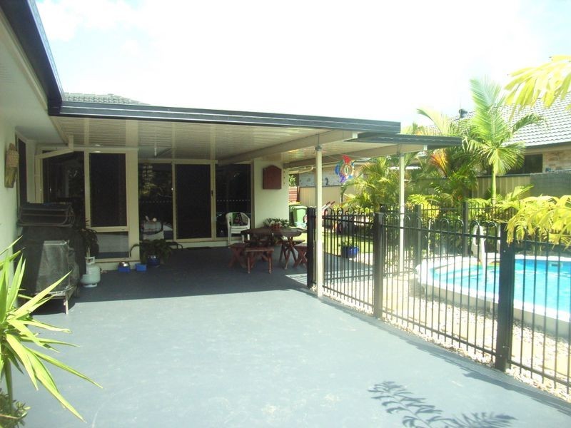 33 Reeders Street, Sandstone Point QLD 4511