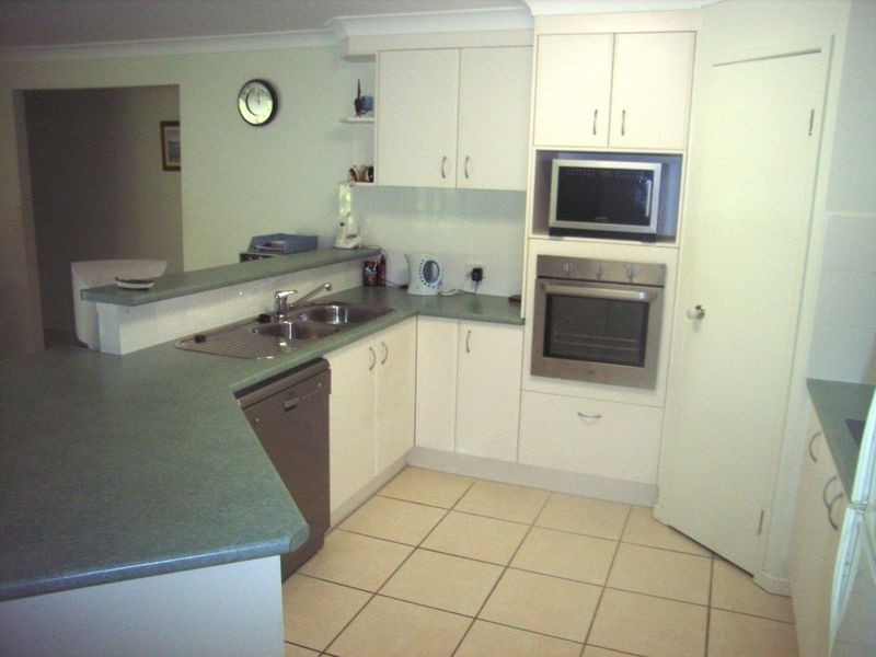 33 Reeders Street, Sandstone Point QLD 4511