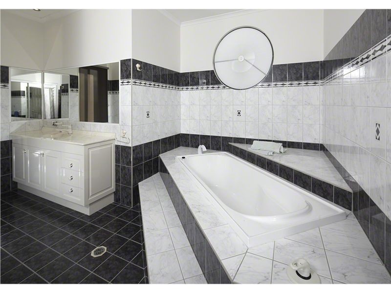 42 Tradewinds Drive, Bribie Island QLD 4507