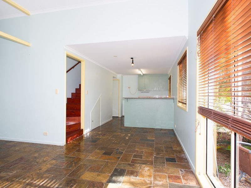 31 Gordon Crescent, Sandstone Point QLD 4511