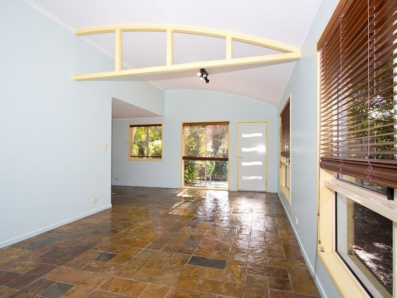 31 Gordon Crescent, Sandstone Point QLD 4511