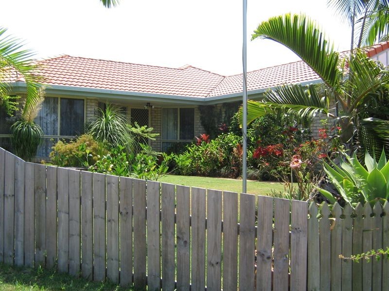 18 Salmon Place, Sandstone Point QLD 4511