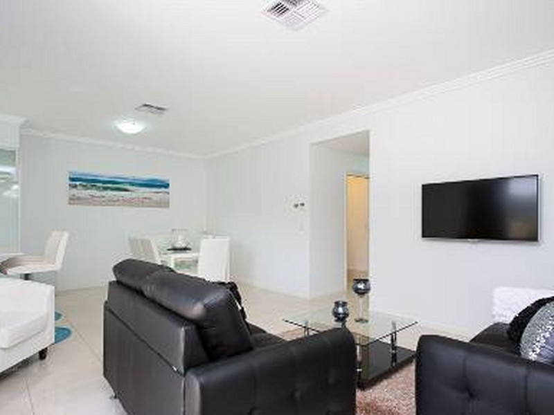 8/8 Wattle Avenue, Bongaree QLD 4507