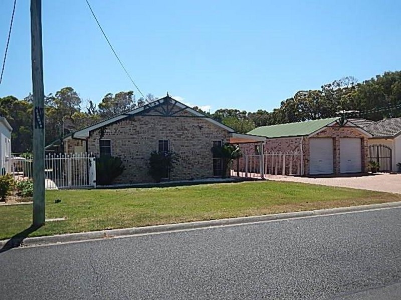 3 Eighth Avenue, Woorim QLD 4507