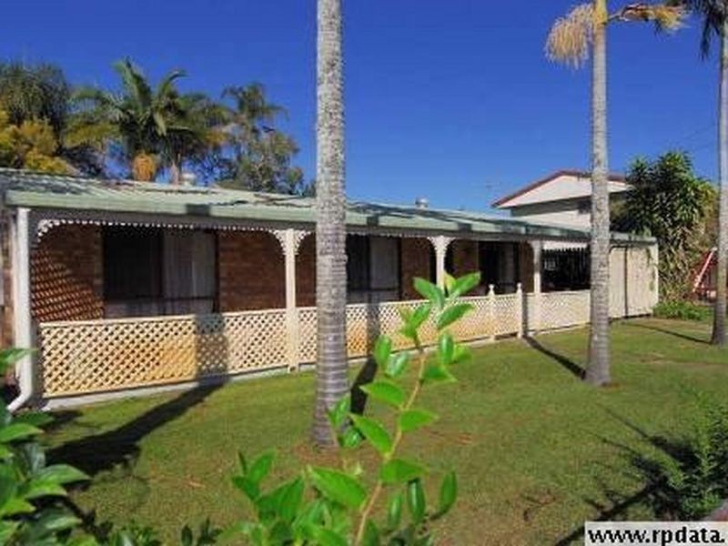 16 Gillian Street, Beachmere QLD 4510