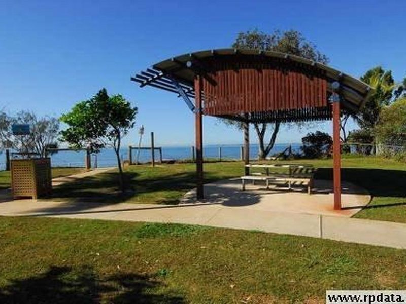 16 Gillian Street, Beachmere QLD 4510