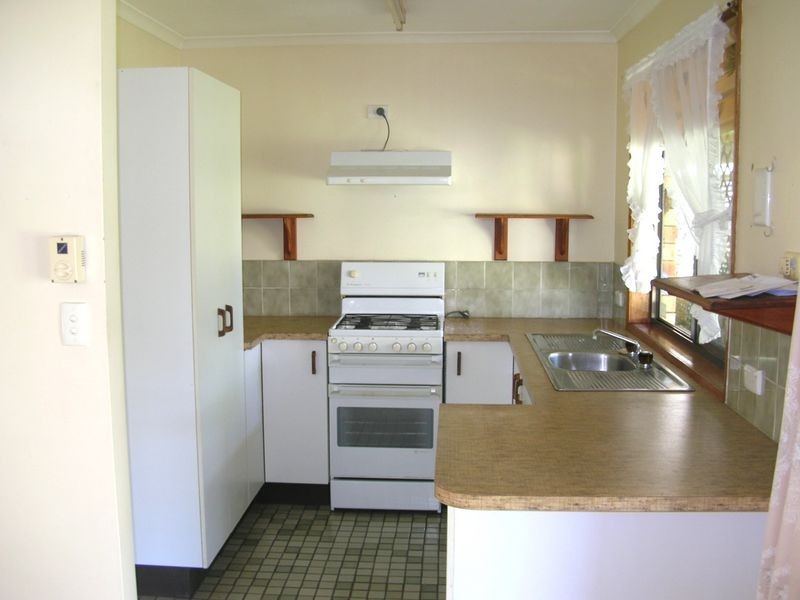 16 Gillian Street, Beachmere QLD 4510