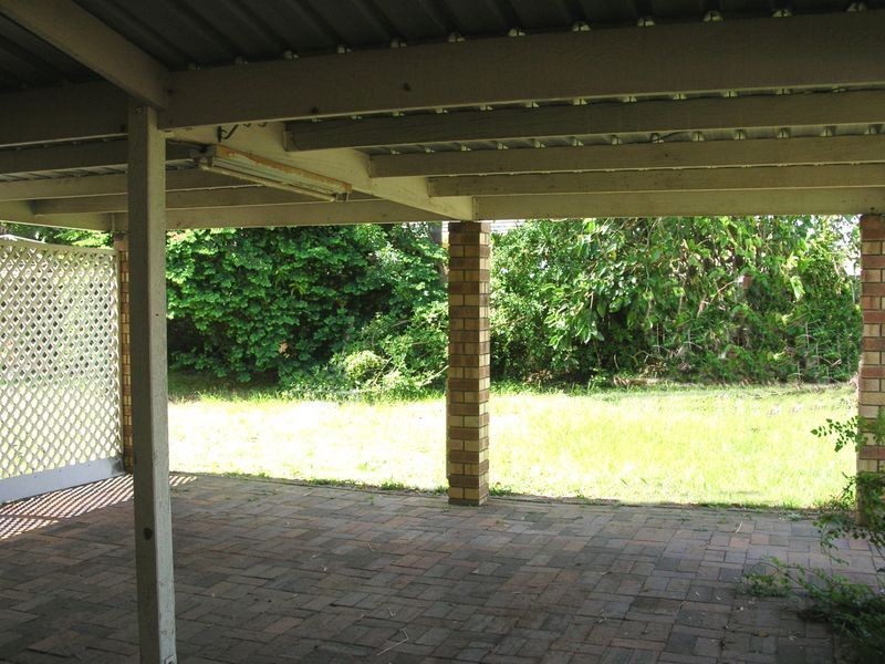 16 Gillian Street, Beachmere QLD 4510