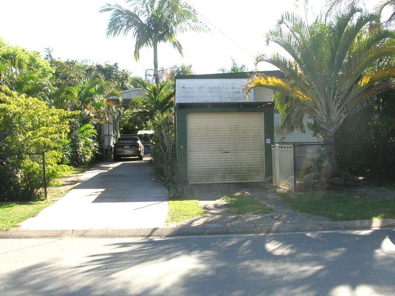 27 Gillian Street, Beachmere QLD 4510