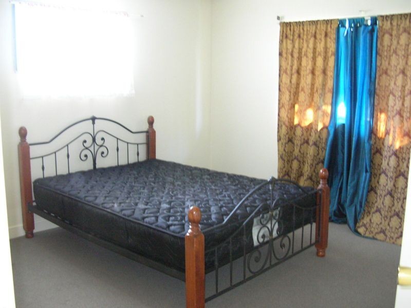 27 Gillian Street, Beachmere QLD 4510