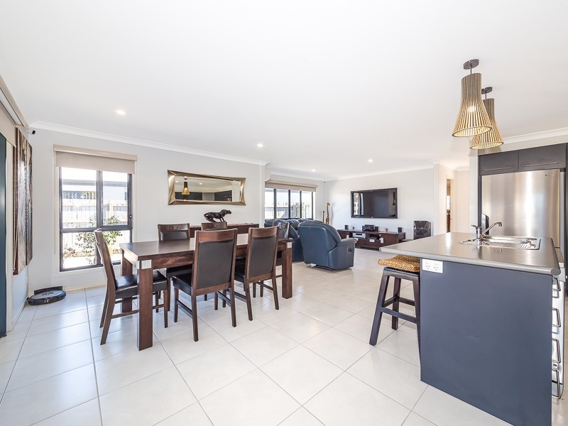 251 Bestmann Road, Sandstone Point QLD 4511