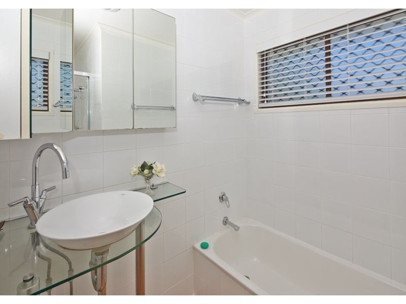 5B Biggs Avenue, Beachmere QLD 4510