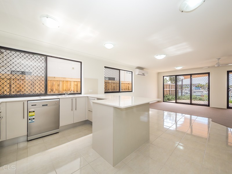 3/4 Kalmakuta Drive, Sandstone Point QLD 4511