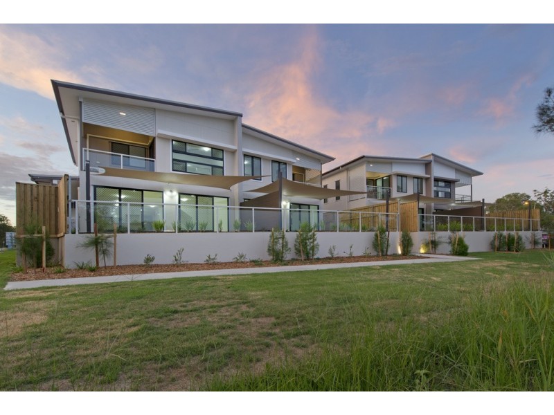 3/4 Kalmakuta Drive, Sandstone Point QLD 4511