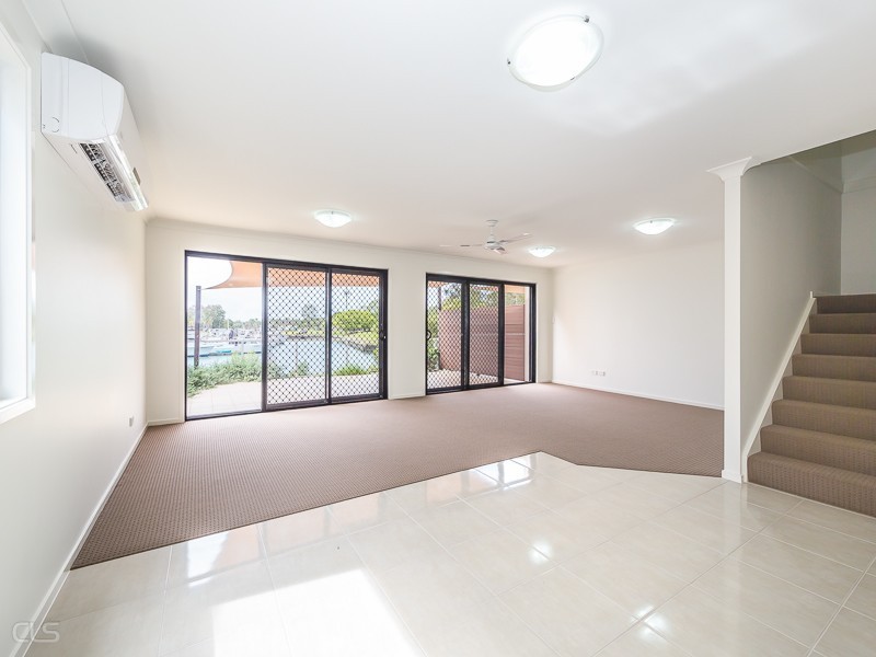 3/4 Kalmakuta Drive, Sandstone Point QLD 4511