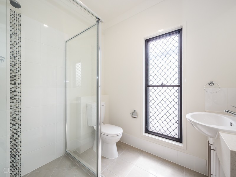 3/4 Kalmakuta Drive, Sandstone Point QLD 4511