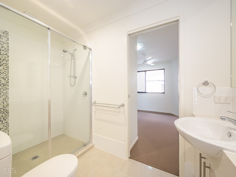 3/4 Kalmakuta Drive, Sandstone Point QLD 4511
