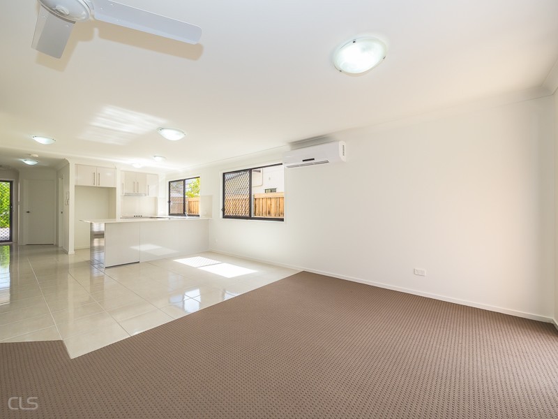 3/4 Kalmakuta Drive, Sandstone Point QLD 4511