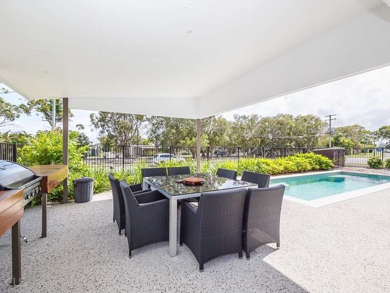 3/4 Kalmakuta Drive, Sandstone Point QLD 4511