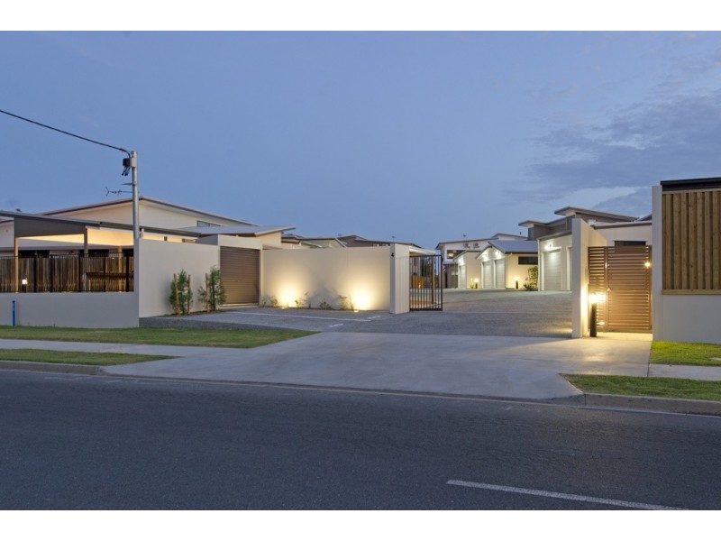 3/4 Kalmakuta Drive, Sandstone Point QLD 4511