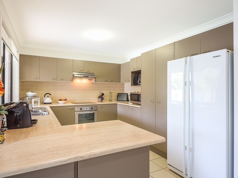 4 Dunwich Court, Sandstone Point QLD 4511