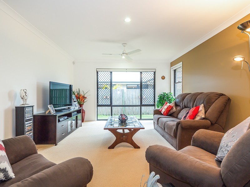 4 Dunwich Court, Sandstone Point QLD 4511