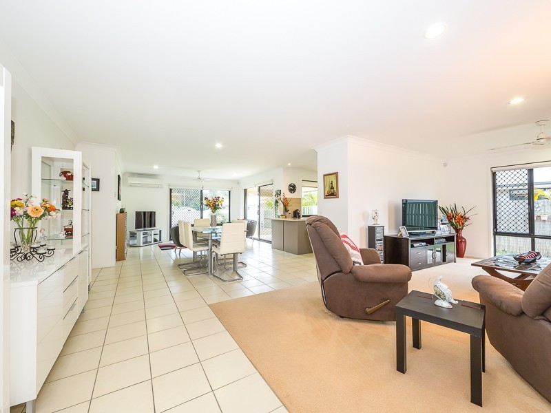 4 Dunwich Court, Sandstone Point QLD 4511