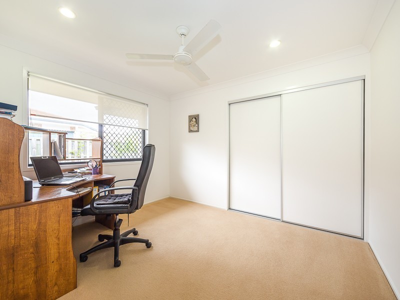 4 Dunwich Court, Sandstone Point QLD 4511