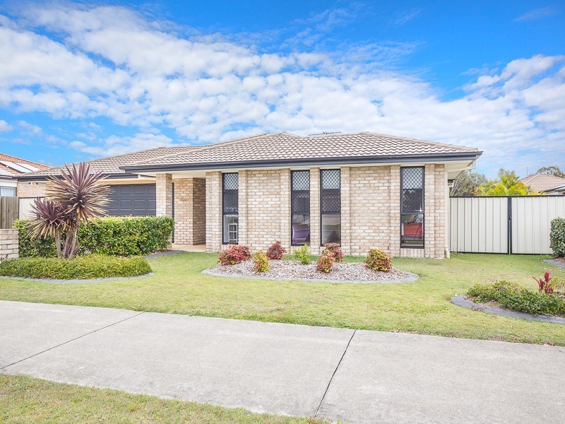 4 Dunwich Court, Sandstone Point QLD 4511