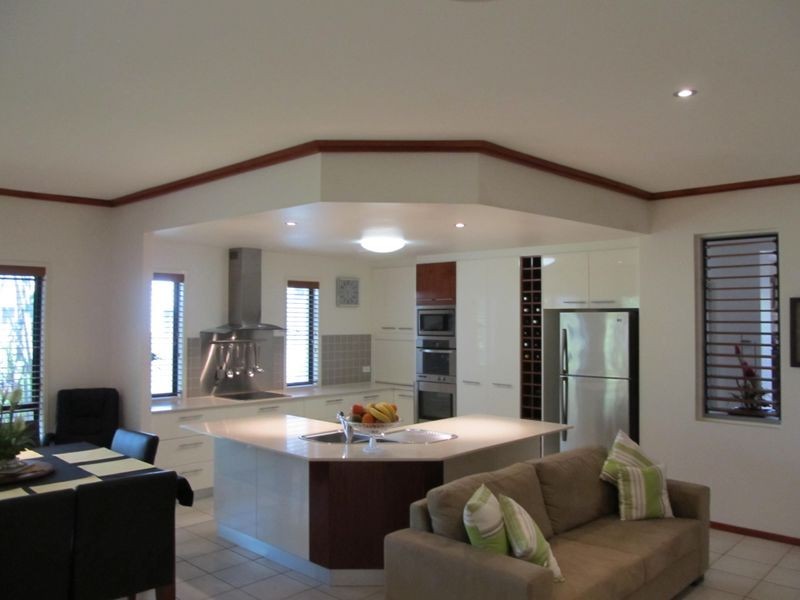 8 Avon Avenue, Bribie Island QLD 4507