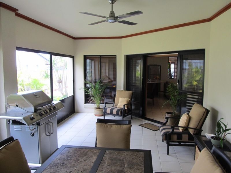 8 Avon Avenue, Bribie Island QLD 4507