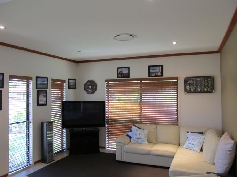 8 Avon Avenue, Bribie Island QLD 4507