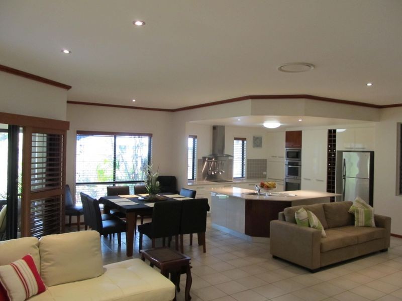 8 Avon Avenue, Bribie Island QLD 4507