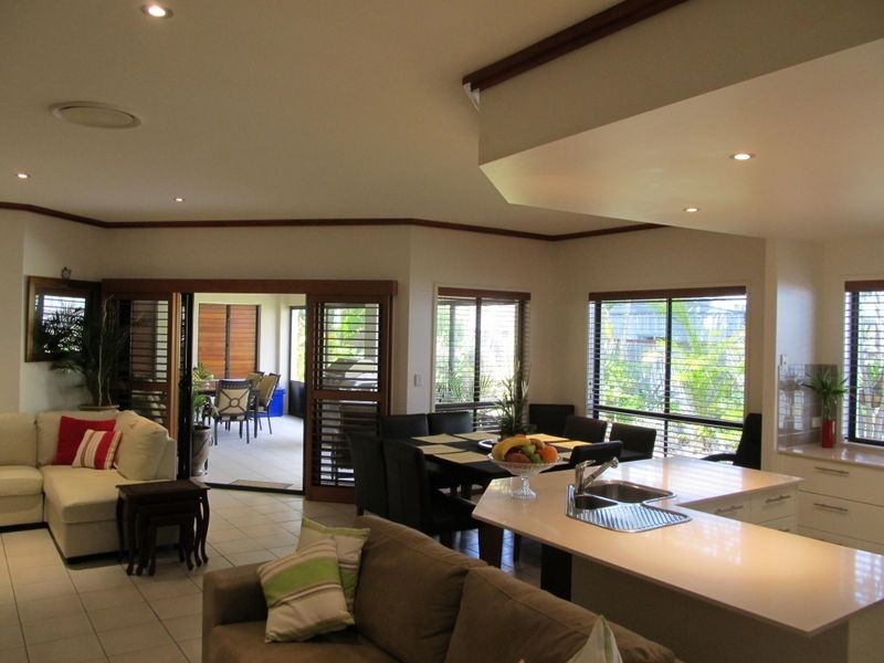 8 Avon Avenue, Bribie Island QLD 4507