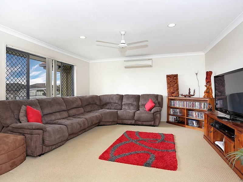 131 Carpenter Way, Sandstone Point QLD 4511