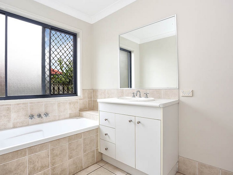 131 Carpenter Way, Sandstone Point QLD 4511