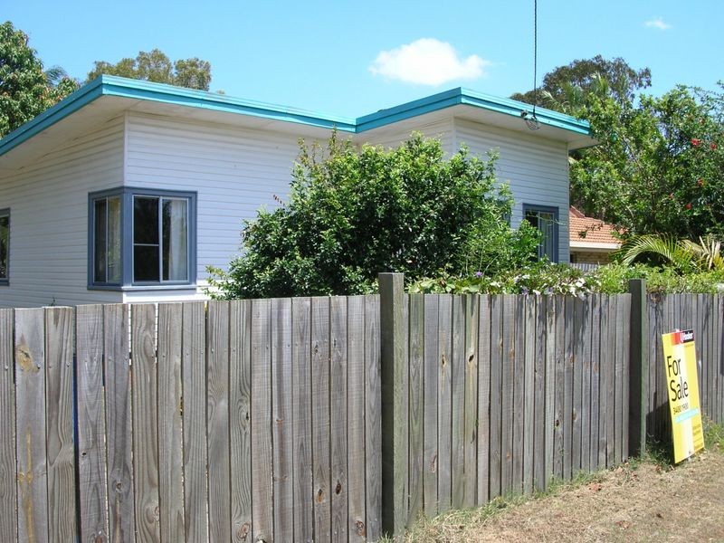 22 Lalroy Street, Beachmere QLD 4510