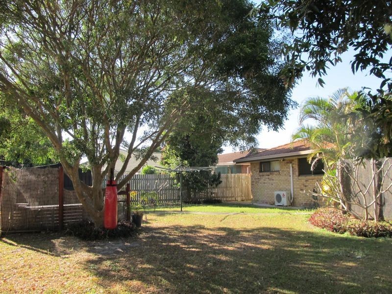 122 Bestmann Road East, Sandstone Point QLD 4511