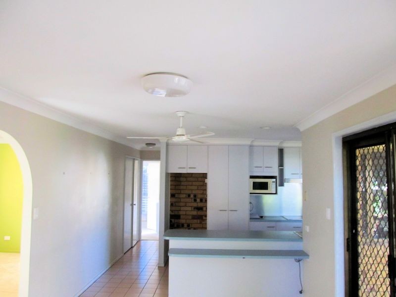 122 Bestmann Road East, Sandstone Point QLD 4511