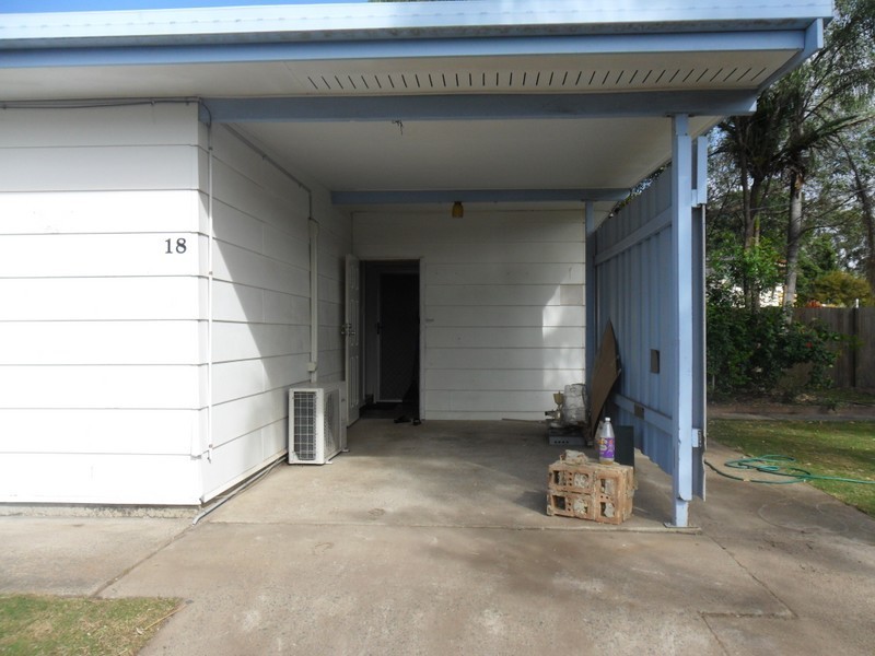 18 Dwyer Street, Beachmere QLD 4510