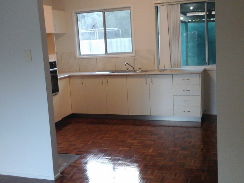 18 Dwyer Street, Beachmere QLD 4510