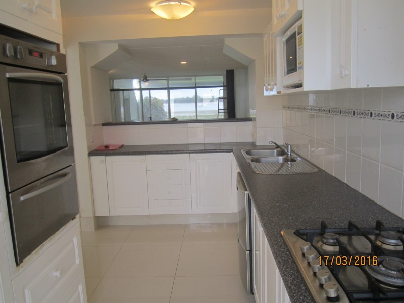 18A 16 Spinnaker Drive, Sandstone Point QLD 4511