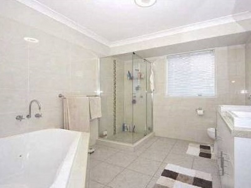 17 Whitehaven Place, Banksia Beach QLD 4507