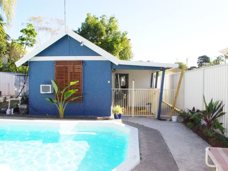 8 Cumming Street, Bongaree QLD 4507