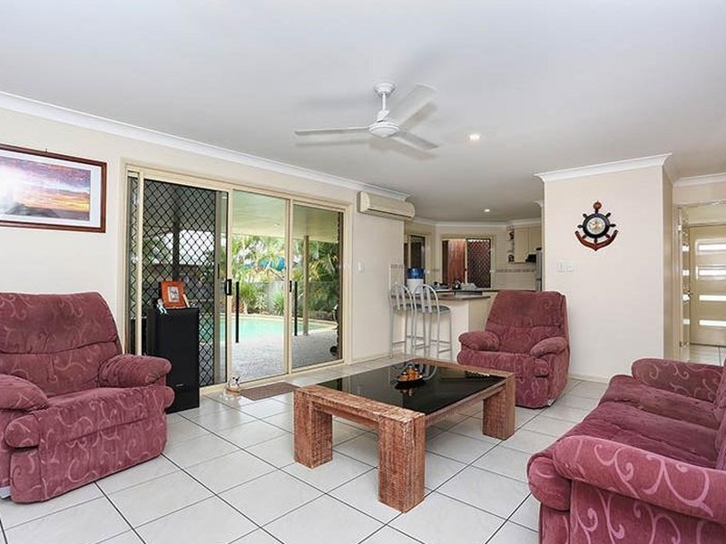 7-9 Ardel Place, Sandstone Point QLD 4511